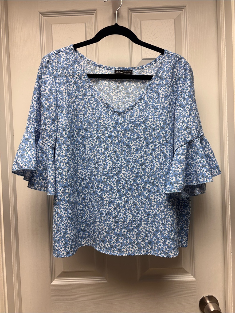 SHEIN Women’s Blue & White Floral Bell Sleeve Blouse Size Large
